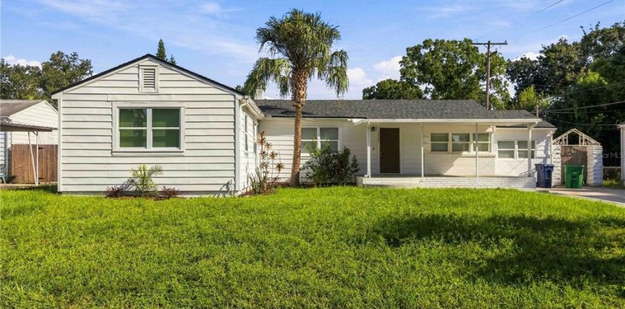 House in Tampa, Florida 4 bedrooms, 158.58 sq.m. № 2379422