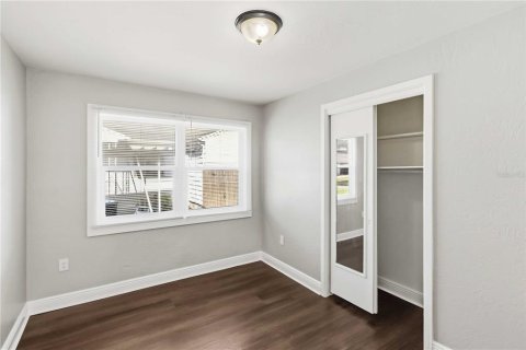 House in Tampa, Florida 4 bedrooms, 158.58 sq.m. № 2379422 - photo 13