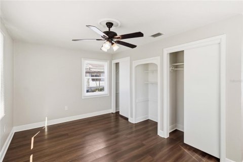 House in Tampa, Florida 4 bedrooms, 158.58 sq.m. № 2379422 - photo 16