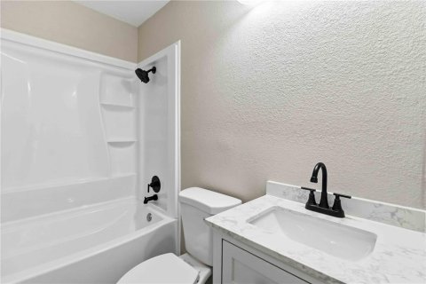 House in Tampa, Florida 4 bedrooms, 158.58 sq.m. № 2379422 - photo 12