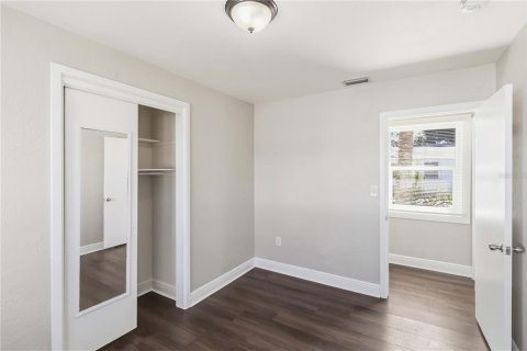 House in Tampa, Florida 4 bedrooms, 158.58 sq.m. № 2379422 - photo 14