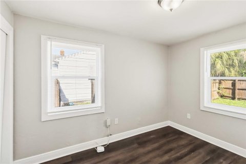 House in Tampa, Florida 4 bedrooms, 158.58 sq.m. № 2379422 - photo 10