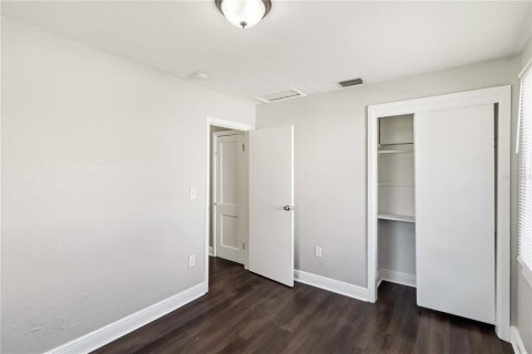 House in Tampa, Florida 4 bedrooms, 158.58 sq.m. № 2379422 - photo 11