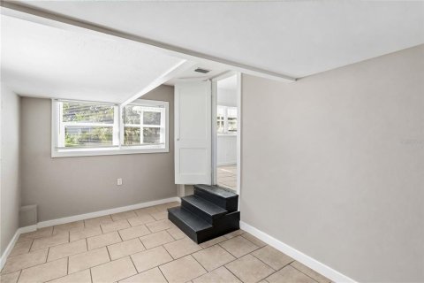 House in Tampa, Florida 4 bedrooms, 158.58 sq.m. № 2379422 - photo 21