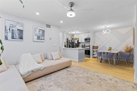 Condominio en venta en Orlando, Florida, 2 dormitorios, 87.61 m2 № 1835737 - foto 8