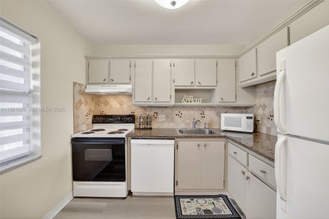 Condominio en venta en Margate, Florida, 2 dormitorios, 86.4 m2 № 1984233 - foto 12