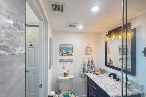 Condo in Pompano Beach, Florida, 1 bedroom № 2250240 - photo 15