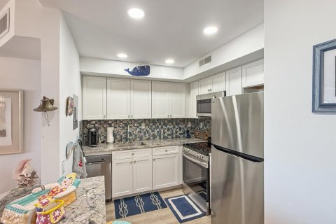 Condo in Pompano Beach, Florida, 1 bedroom № 2250240 - photo 8
