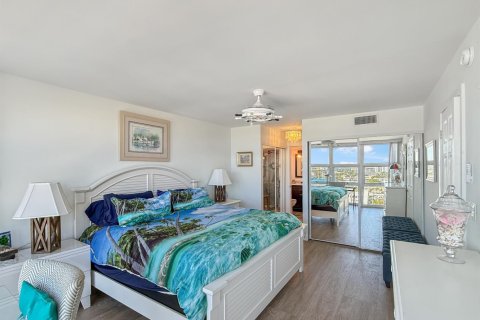 Condo in Pompano Beach, Florida, 1 bedroom № 2250240 - photo 10