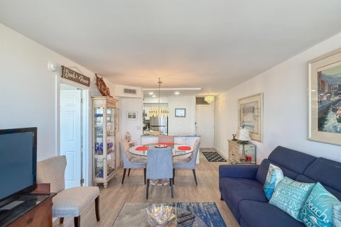 Condo in Pompano Beach, Florida, 1 bedroom № 2250240 - photo 6