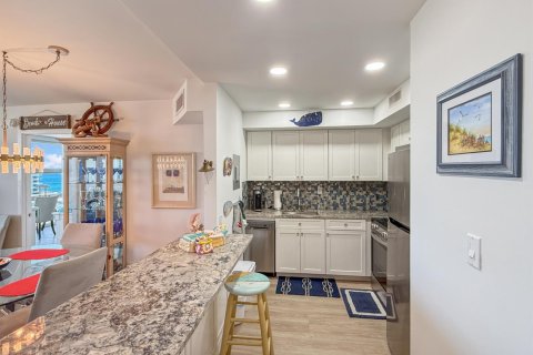 Condo in Pompano Beach, Florida, 1 bedroom № 2250240 - photo 5