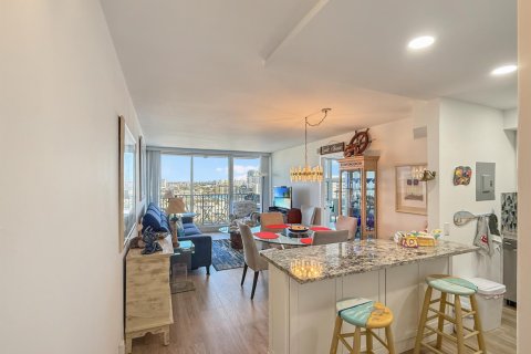 Condo in Pompano Beach, Florida, 1 bedroom № 2250240 - photo 3