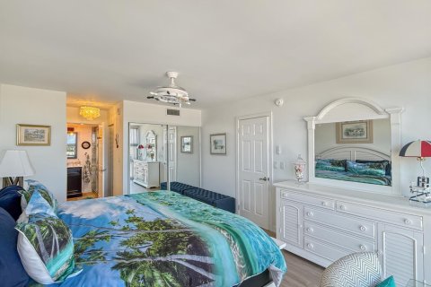 Condo in Pompano Beach, Florida, 1 bedroom № 2250240 - photo 11