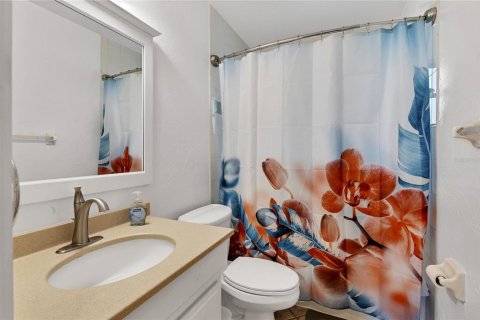 House in Sarasota, Florida 4 bedrooms, 163.51 sq.m. № 2238639 - photo 19