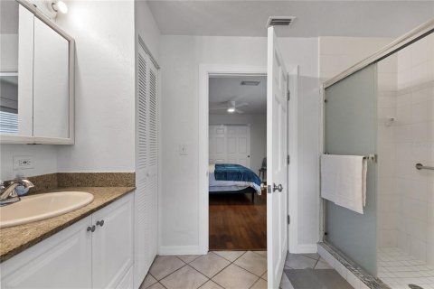 House in Sarasota, Florida 4 bedrooms, 163.51 sq.m. № 2238639 - photo 18