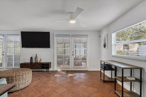 House in Sarasota, Florida 4 bedrooms, 163.51 sq.m. № 2238639 - photo 9