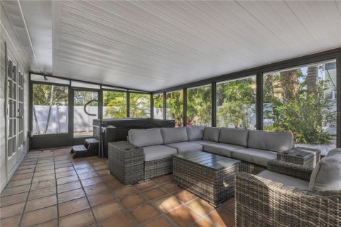 House in Sarasota, Florida 4 bedrooms, 163.51 sq.m. № 2238639 - photo 23