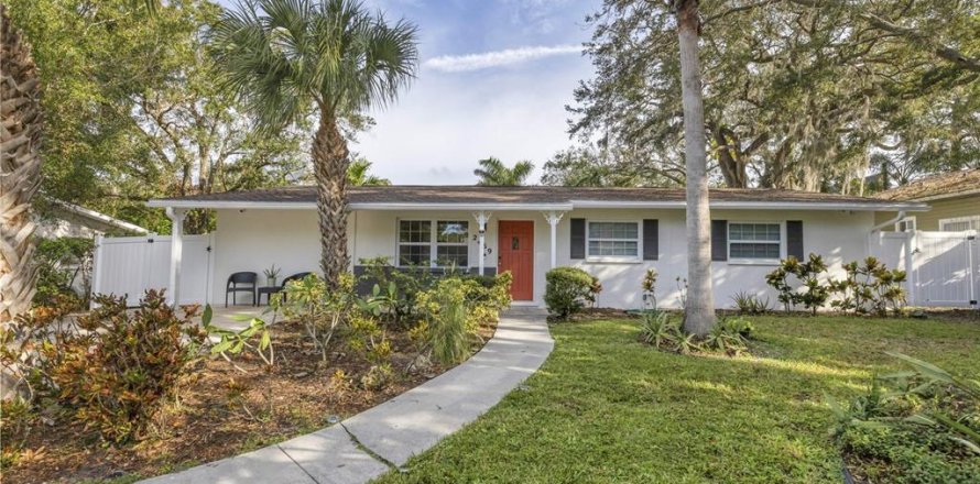 House in Sarasota, Florida 4 bedrooms, 163.51 sq.m. № 2238639