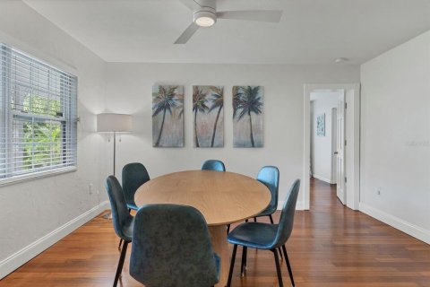 House in Sarasota, Florida 4 bedrooms, 163.51 sq.m. № 2238639 - photo 5