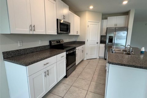 House in Tampa, Florida 4 bedrooms, 192.59 sq.m. № 1795309 - photo 11