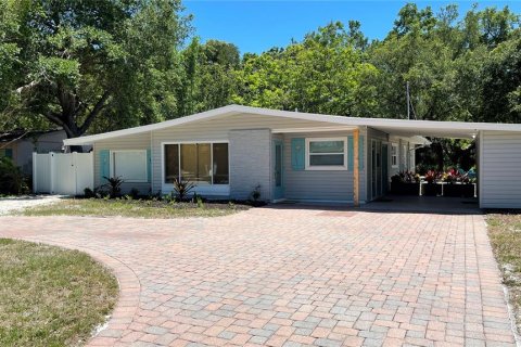 Villa ou maison à louer à Sarasota, Floride: 3 chambres, 116.5 m2 № 1631542 - photo 1