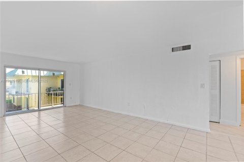 Copropriété à vendre à Miami Gardens, Floride: 2 chambres, 78.04 m2 № 2024149 - photo 4