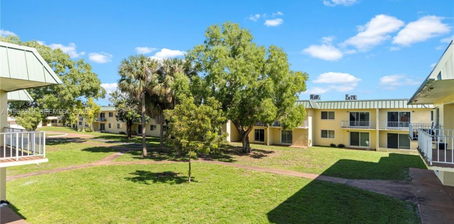 Condo à Miami Gardens, Floride, 2 chambres  № 2024149