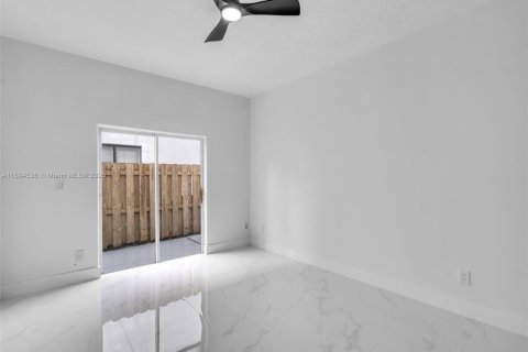 House in Miami Lakes, Florida 4 bedrooms, 243.4 sq.m. № 1946996 - photo 26