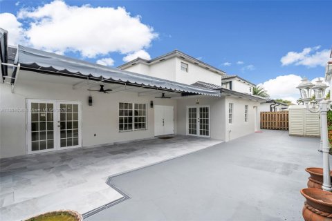 House in Miami Lakes, Florida 4 bedrooms, 243.4 sq.m. № 1946996 - photo 8