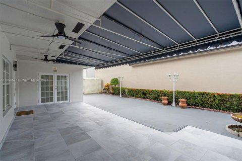 House in Miami Lakes, Florida 4 bedrooms, 243.4 sq.m. № 1946996 - photo 5