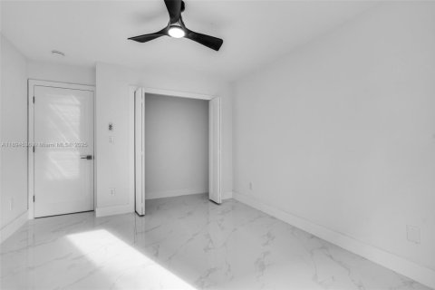 House in Miami Lakes, Florida 4 bedrooms, 243.4 sq.m. № 1946996 - photo 25