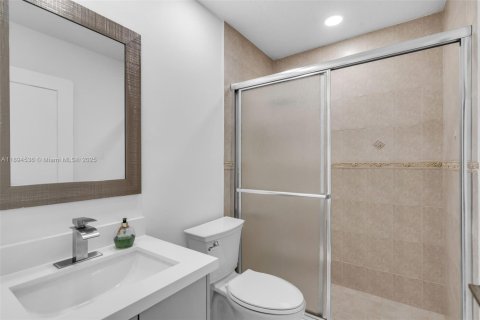 House in Miami Lakes, Florida 4 bedrooms, 243.4 sq.m. № 1946996 - photo 28