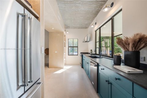 Casa en venta en Miami, Florida, 3 dormitorios, 148.64 m2 № 1970001 - foto 12