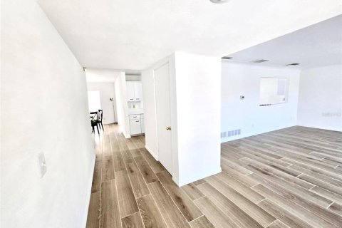 Villa ou maison à louer à Largo, Floride: 3 chambres, 243.78 m2 № 1722089 - photo 10