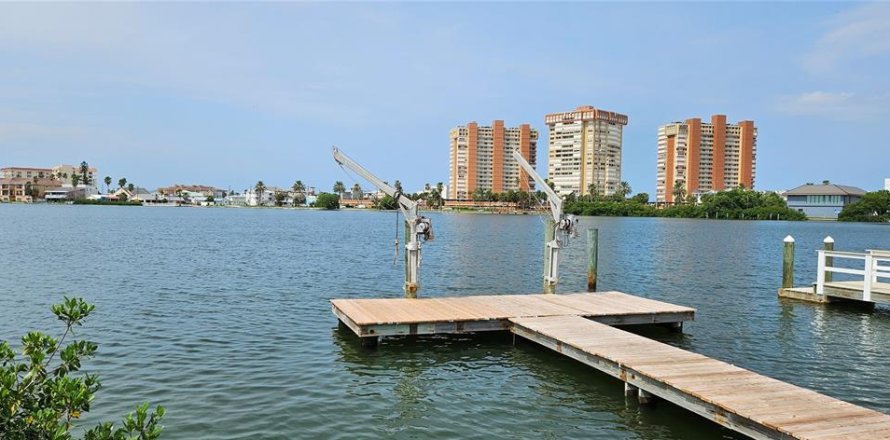 Land in Redington Shores, Florida № 2221519