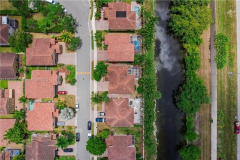 House in Coral Springs, Florida 3 bedrooms, 200.67 sq.m. № 1739970 - photo 3
