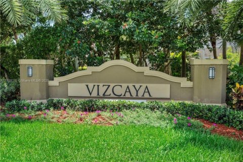 House in Coral Springs, Florida 3 bedrooms, 200.67 sq.m. № 1739970 - photo 1