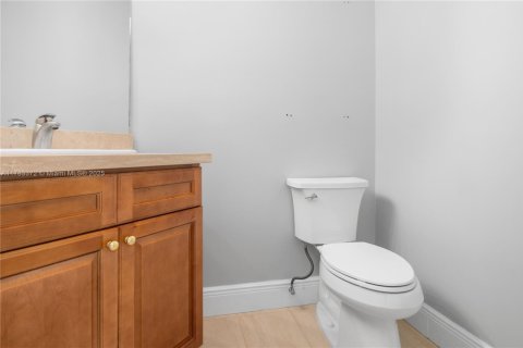 House in Coral Springs, Florida 3 bedrooms, 200.67 sq.m. № 1739970 - photo 24
