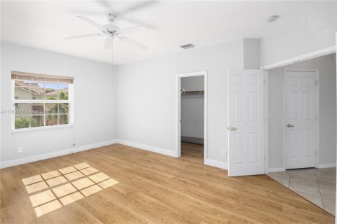 House in Coral Springs, Florida 3 bedrooms, 200.67 sq.m. № 1739970 - photo 16