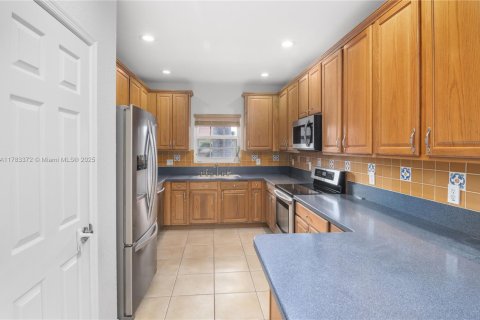 House in Coral Springs, Florida 3 bedrooms, 200.67 sq.m. № 1739970 - photo 8