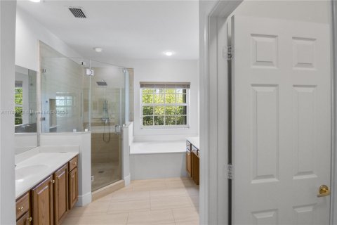 House in Coral Springs, Florida 3 bedrooms, 200.67 sq.m. № 1739970 - photo 18