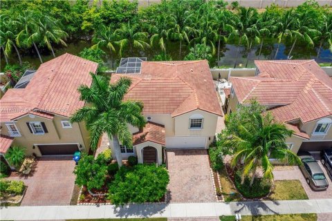 House in Coral Springs, Florida 3 bedrooms, 200.67 sq.m. № 1739970 - photo 2