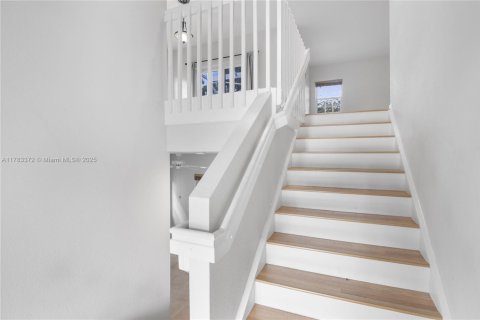 House in Coral Springs, Florida 3 bedrooms, 200.67 sq.m. № 1739970 - photo 6