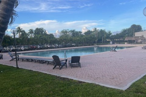 Condo in Miami, Florida, 3 bedrooms  № 2082129 - photo 2