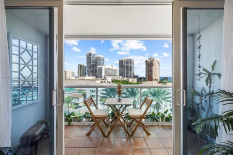 Condo in Miami Beach, Florida, 1 bedroom  № 2052886 - photo 2