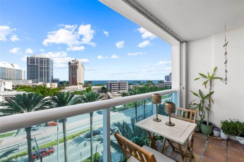Condo in Miami Beach, Florida, 1 bedroom  № 2052886 - photo 15