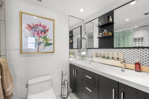 Condo in Miami Beach, Florida, 1 bedroom  № 2052886 - photo 24