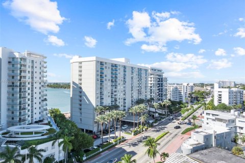 Condo in Miami Beach, Florida, 1 bedroom  № 2052886 - photo 28