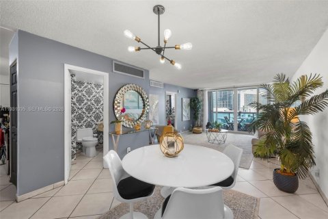 Condo in Miami Beach, Florida, 1 bedroom  № 2052886 - photo 3