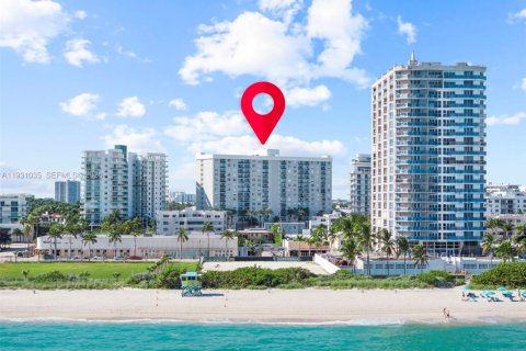 Condo in Miami Beach, Florida, 1 bedroom  № 2052886
